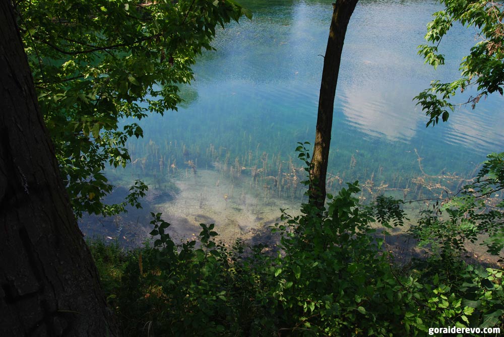 голубая вода